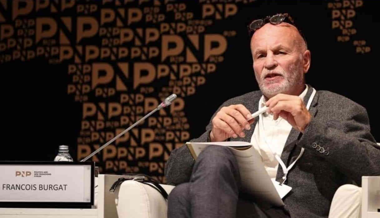 L'universitaire français François Burgat, grand spécialiste de l'islam politique, a été placé en garde à vue quelques heures après une convocation pour apologie du terrorisme. Un cas qui illustre la dérive d'état antilibérale de l'actuel pouvoir. Billet. Mizane.info